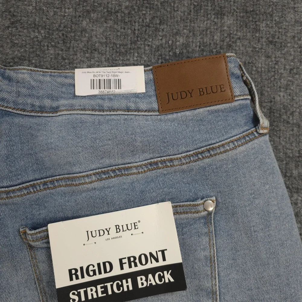 Judy Blue Jeans Womens 18W Light Wash High Rise Baggy Straight Stretch Denim NEW